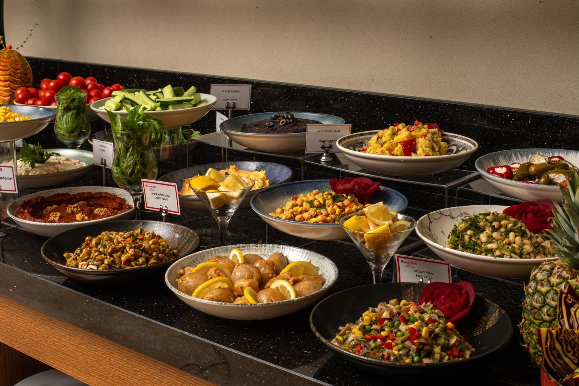 Ramada Plaza by Wyndham Istanbul Atakoy Hotel Bagian luar foto